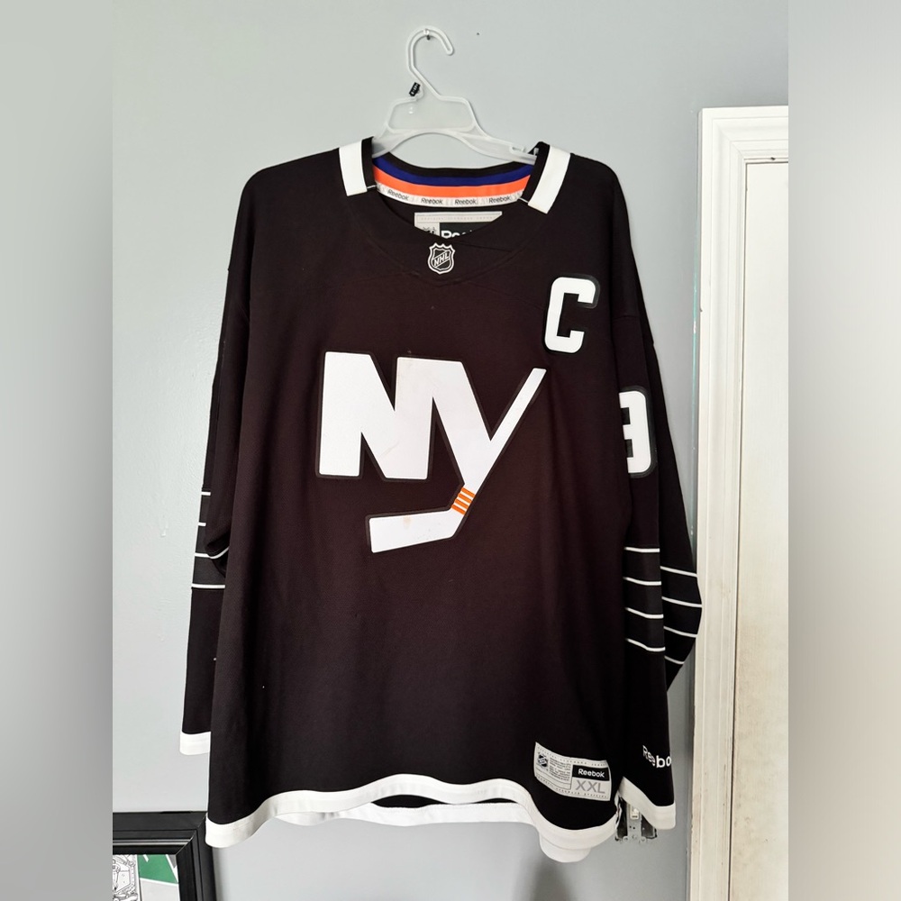 Black NY Islanders Hockey Jersey